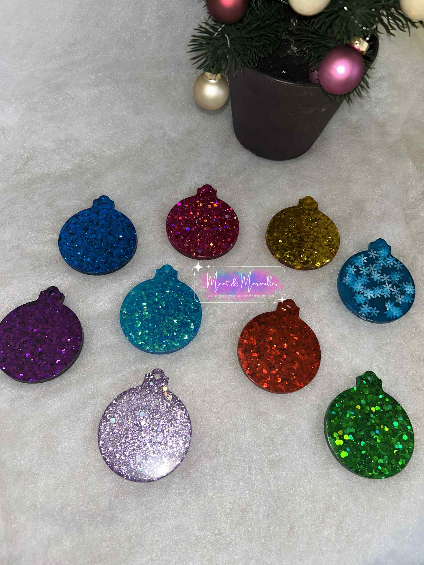 Boules de Noël en résine – Fait main & scintillant 🎁