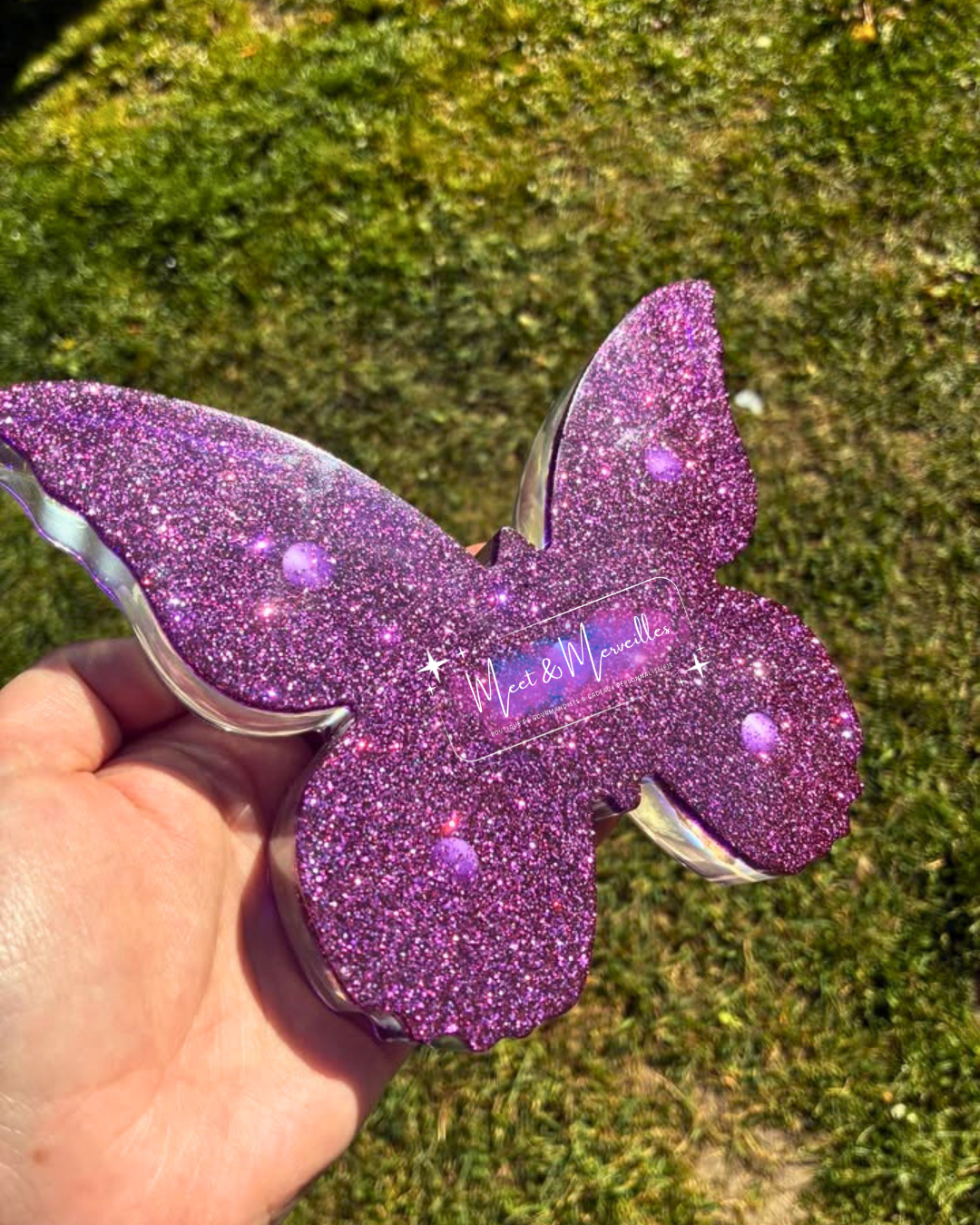Papillon en résine personnalisé avec fleurs séchées – Cadeau maman unique