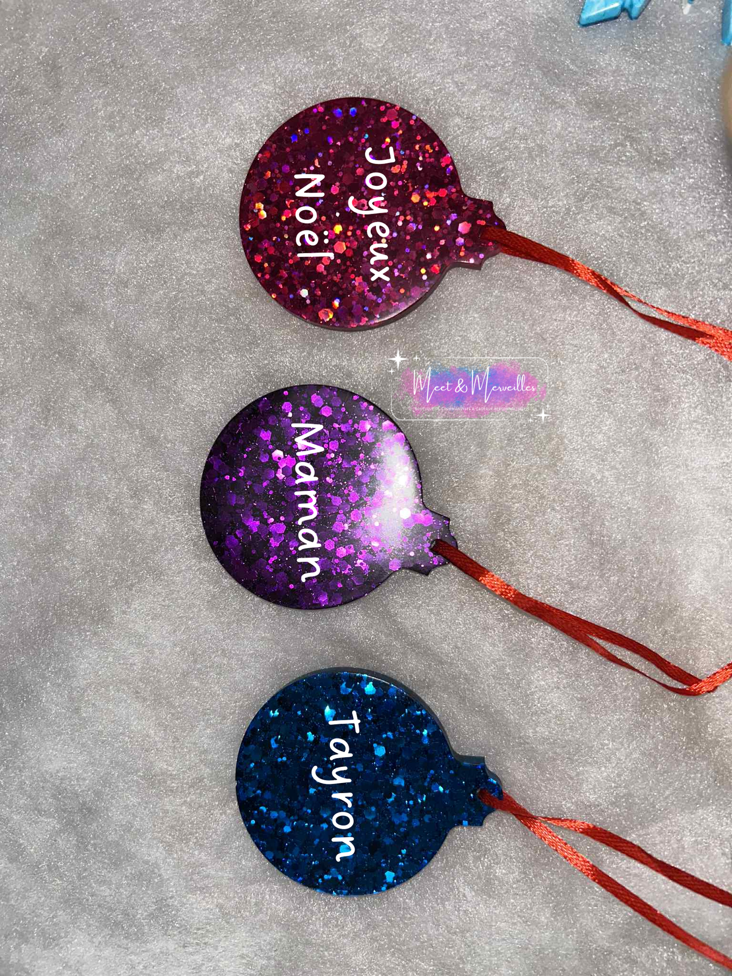 Boules de Noël en résine – Fait main & scintillant 🎁