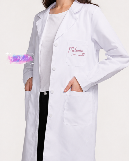 Blouse professionnelle personnalisée – Prénom, métier ou logo